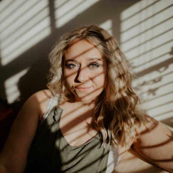 Meet your Posher, Katie - Picture 1 of 1